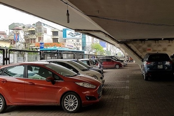 Gầm cầu vượt Ng&atilde; Tư Vọng được ph&eacute;p tr&ocirc;ng giữ xe tạm thời