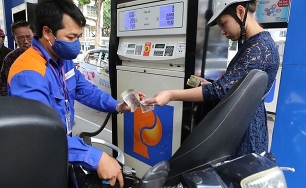 Ngày mai (13/5), giá xăng sẽ tăng trở lại sau 8 lần giảm liên tiếp?