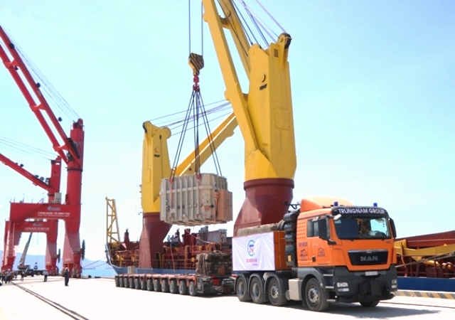 Trungnam Group: Hai siêu biến áp “khủng” điện mặt trời cập Cảng Quốc tế Vĩnh Tân, Ninh Thuận