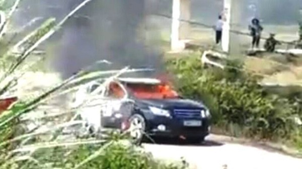 Đoàn cán bộ Thanh tra Sở Xây dựng Thanh Hóa thoát nạn khi xe bốc cháy dữ dội