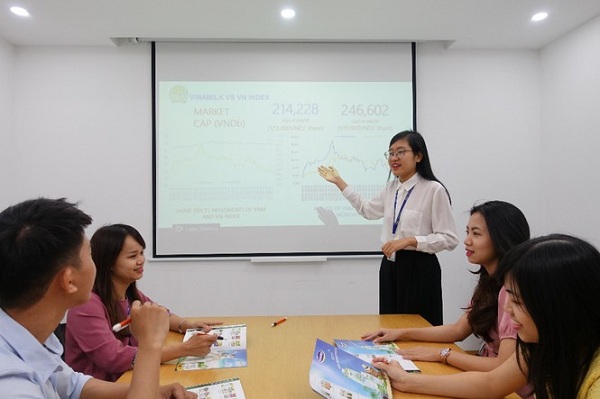 Đội ngũ nhân sự trẻ được tạo điều kiện để phát triển và thử thách bản thân với những vị trí quản lý trong Vinamilk
Đặt niềm tin vào người trẻ & đầu tư phát triển nhân tài