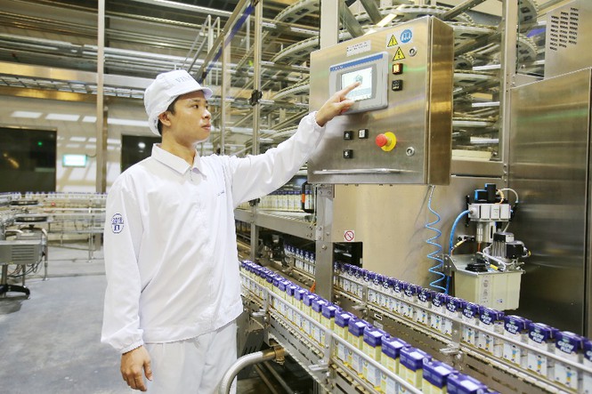 Nhân viên tại các nhà máy, trang trại của Vinamilk đều có điều kiện tiếp cận với các thiết bị, máy móc, công nghệ hiện đại