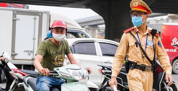 Chi tiết mức phạt đối với người không mang theo các loại giấy tờ xe khi tham gia giao thông