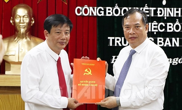 Bí thư tỉnh Hải Dương trao quyết định bổ nhiệm Trưởng Ban Tuyên giáo Tỉnh ủy cho ông Nguyễn Quang Phúc