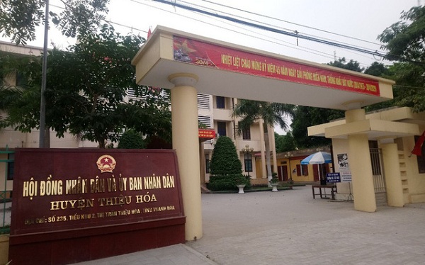 ông Lê Xuân Đào, Phó chủ tịch UBND huyện Thiệu Hóa (Thanh Hóa) cho biết, đang dừng cấp tiền hỗ trợ dịch Covid-19, chỉ đạo các phòng chức năng kiểm tra, rà soát lại