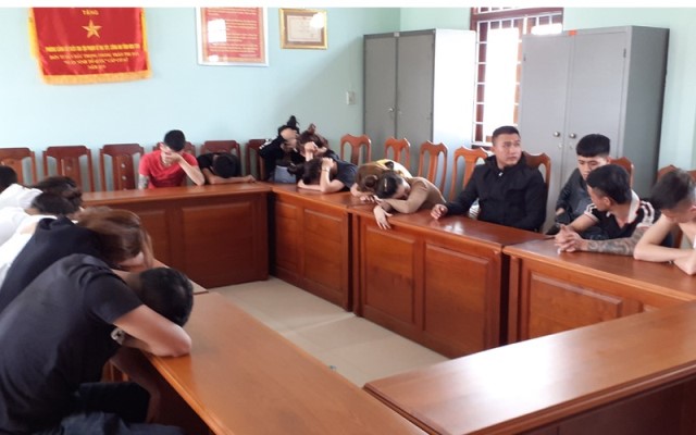 Kon Tum: Đột kích khách sạn bắt giữ 18 đối tượng sử dụng trái phép chất ma túy