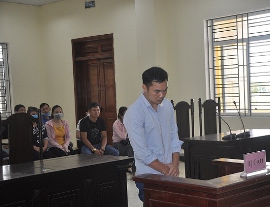 Thanh Hóa: Tàng trữ, sử dụng trái phép vũ khí quân dụng, nguyên cán bộ công an huyện hầu tòa