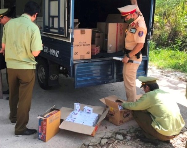 Thừa Thiên Huế: Phát hiện thuốc bổ đựng trong thùng... mỳ tôm