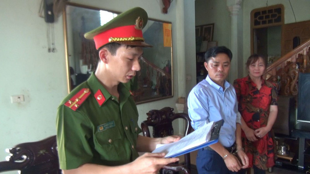 Cơ quan công an đọc lệnh bắt tạm giam Lê Quang Đức