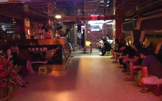 Đà Nẵng: Karaoke Qatar lại bất chấp lệnh cấm dịch Covid-19, để cho khách mở tiệc ma túy