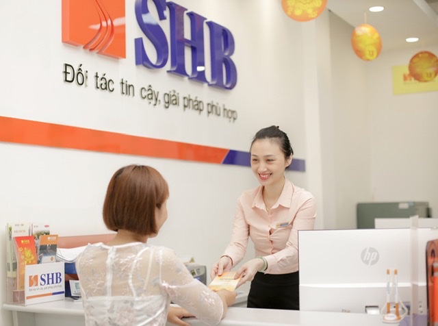 SHB triển khai CTKM “Ưu đãi vàng – Đón hè sang” với lãi suất ưu đãi cùng thủ tục đơn giản, nhanh gọn, nhằm gia tăng lợi ích cho khách hàng khi gửi tiền tại ngân hàng.