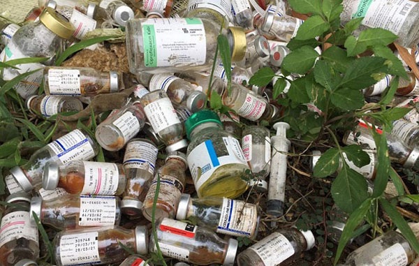 Phú Thọ: Truy tìm đối tượng đổ trộm rác thải y tế ở ven đường