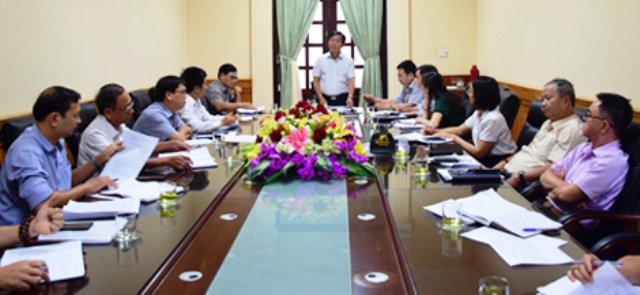 Ông Nguyễn Văn Phương- PCT UBND tỉnh TT Huế đang chủ trì cuộc họp