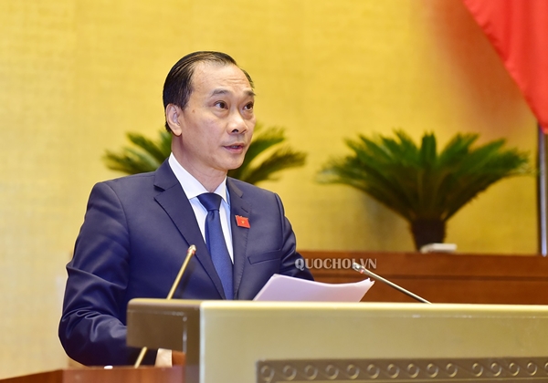 Chủ nhiệm Ủy ban Kinh tế Vũ Hồng Thanh trình bày báo cáo (Ảnh Quochoi.vn)