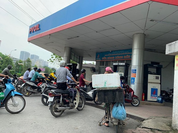 Trước giờ tăng giá xăng: Hoạt động tại một số cây xăng trên địa bàn Hà Nội vẫn bình ổn!