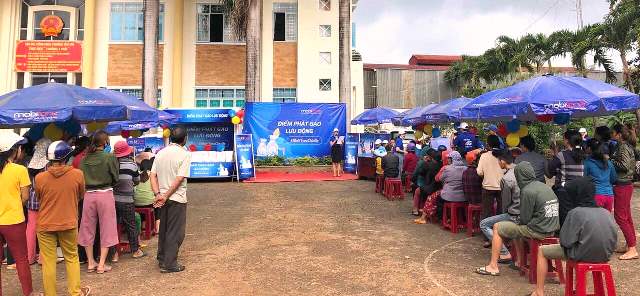 MobiFone tỉnh Gia Lai: Chương trình chia sẻ yêu thương với 'ATM gạo' cho bà con khó khăn