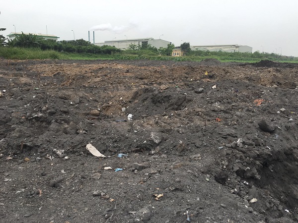 Tro lò đốt rác được dùng san lấp mặt bằng hồ điều hòa không nằm trong báo cáo đánh giá tác động môi trường do UBND tỉnh Hải Dương phê duyệt