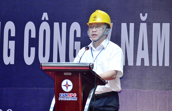 Ông Vũ Anh Phương, Phó tổng giám đốc Tổng công ty Điện lực miền Bắc (EVNNPC) phát biểu chỉ đạo và phát lệnh diễn tập