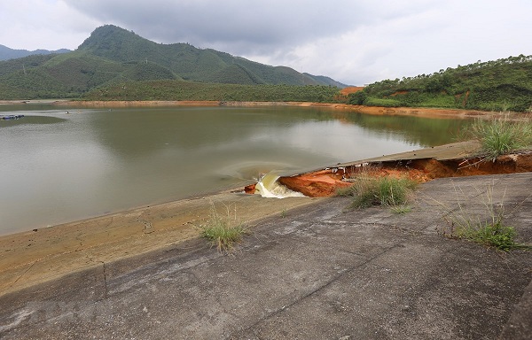 Vỡ đập Đầm Thìn, huyện Cẩm Khê (Phú Thọ)