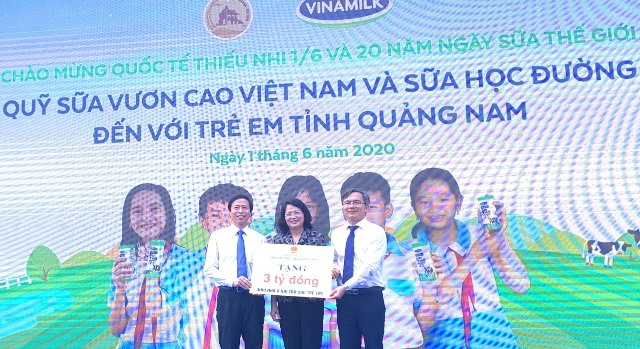 Phó Chủ tịch nước Đặng Thị Ngọc Thịnh trao 3 tỷ đồng xây dựng nhà nội trú tại Trường Tiểu học Nông Văn Dền (xã Trà Bui, Bắc Trà My).