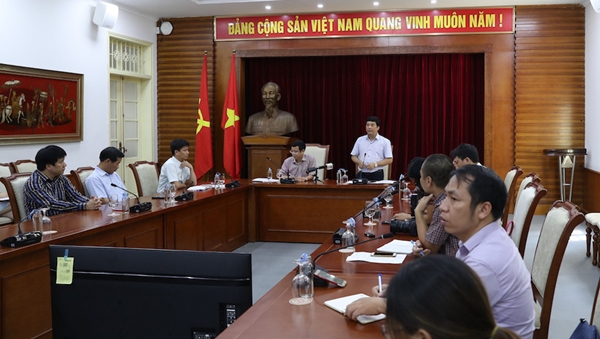 Ông Nguyễn Thái Bình - Chánh Văn phòng Bộ VHTTDL chủ trì buổi họp báo sáng 4/6