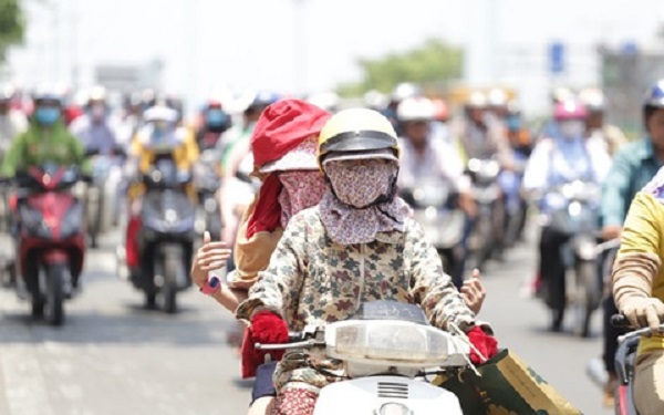 Hà Nội nắng nóng, tia cực tím nguy cơ gây hại cao