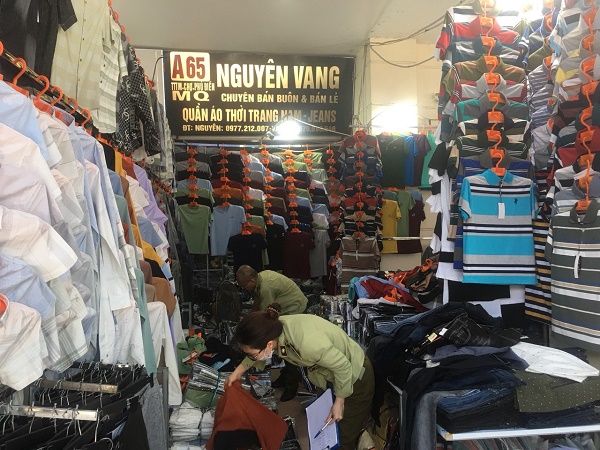 Thu giữ gần 4.700 sản phẩm có dấu hiệu giả, nhái, nhập lậu tại Ninh Hiệp