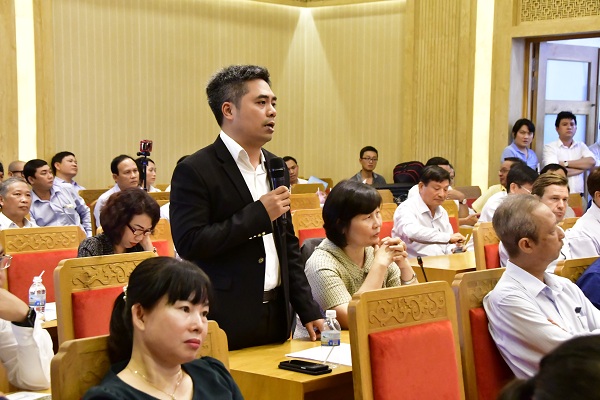 P. T&ocirc;̉ng giám đ&ocirc;́c C&ocirc;ng ty du lịch Tr&acirc;̀n Vi&ecirc;̃n Đ&ocirc;ng phát bi&ecirc;̉u