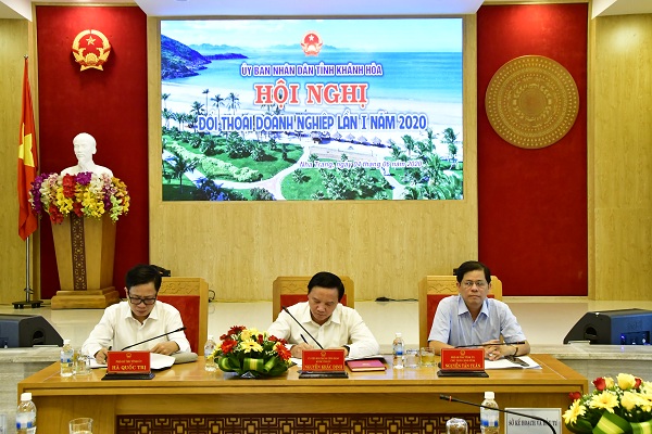 Các vị chủ trì h&ocirc;̣i nghị