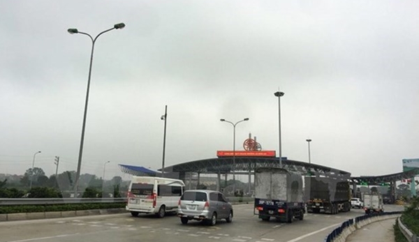 Phương tiện lưu thông qua trạm thu phí của dự án đường cao tốc Pháp Vân (Ảnh: Việt Hùng/Vietnam+)
