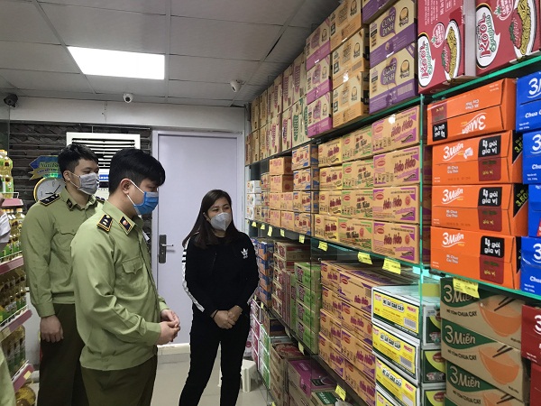 Lực lượng chức năng Lạng Sơn kiểm tra kiểm soát thị trường hàng hóa