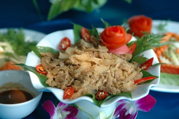Thịt chua Thanh Sơn, món ngon được yêu thích trong các bữa nhậu.