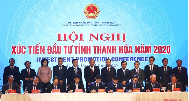 đồng chí Nguyễn Đình Xứng, Phó Bí thư Tỉnh ủy, Chủ tịch UBND tỉnh đã ký kết biên bản ghi nhớ hợp tác với Tập đoàn TNG Holdings Vietnam và các nhà đầu tư.