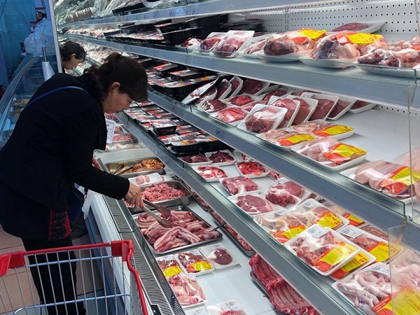 Giá cả thị trường ngày 15/6: Đầu tuần, tràn ngập khuyến mại thịt heo, thịt bò, trái cây và đồ uống