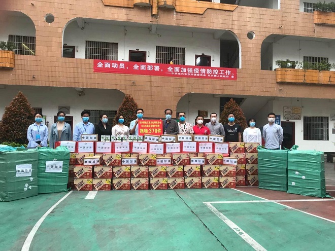 Hội chữ thập đỏ Đông Hưng Trung Quốc tiếp nhận đơn hàng xuất khẩu Green Beauty thông qua cửa khẩu Bắc Luân II.
