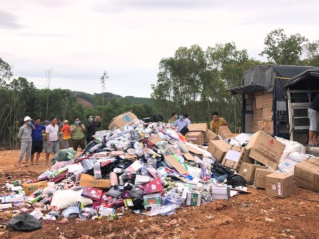 Quảng Ngãi: Tiêu hủy hàng nghìn hàng hóa không rõ nguồn gốc