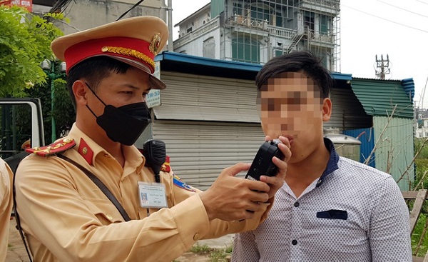 Xử lý hơn 400.000 trường hợp vi phạm trong tháng tổng kiểm soát phương tiện