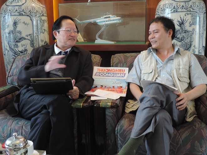 1. Tác giả trò chuyện với Thượng tướng – Viện sỹ Nguyễn Huy Hiệu