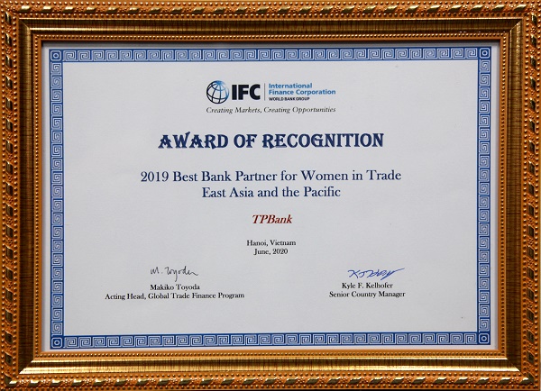 TPBank vừa vinh dự nhận được giải thưởng “Đối tác hàng đầu khu vực Đông Á Thái Bình Dương về tài trợ các giao dịch cho phụ nữ ” do Tổ chức Tài chính Quốc tế IFC trao tặng