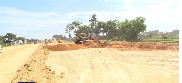 Công trường Dự án đường bộ ven biển nối TP Sầm Sơn với Khu Kinh tế Nghi Sơn (giai đoạn 1).