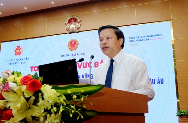 Phó chủ tịch UBND tỉnh Phan Trọng Tấn phát biểu tại buổi Tọa đàm.