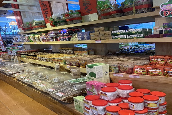 Rất nhiều các sản phẩm bày bán trong siêu thị Bảo Minh không có nguồn gốc xuất xứ