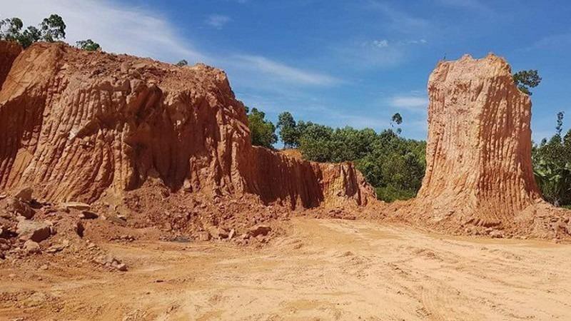 Chấn chỉnh, xử lý nghiêm việc lợi dụng san gạt, hạ cốt nền để khai thác đất, khoáng sản