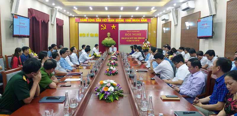 Tỉnh uỷ công bố các quyết định, thông báo về công tác cán bộ của huyện Vân Đồn.