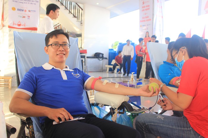 Cán bộ BIDV tham gia Ngày hội hiến máu