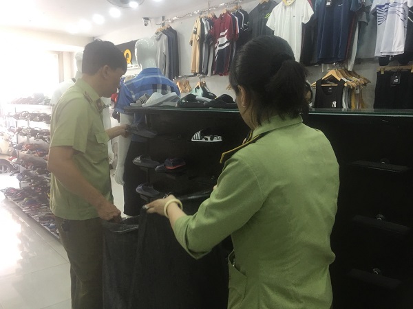 Hà Nội: Xử phạt hơn 220 triệu đồng 6 cơ sở kinh doanh hàng hóa giả mạo nhãn hiệu