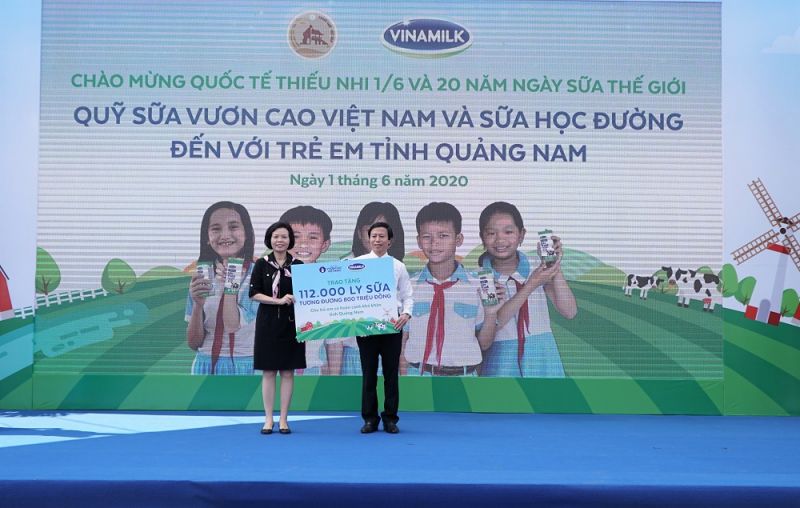 Trước đó, nhân ngày Quốc tế Thiếu nhi 1/6, Vinamilk cùng với Quỹ sữa Vươn cao Việt Nam cũng tổ chức ngày hội uống sữa cho trẻ em vùng cao ở tỉnh Quảng Nam. Tại đây, chương trình đã trao tặng hơn 112.000 ly sữa trị giá hơn 800 triệu đồng cho trẻ em có hoàn cảnh đặc biệt.