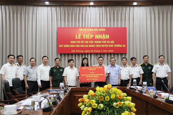 Hà Nội: Trao 38 tỷ đồng cho Bộ Tư lệnh Hải quân xây dựng Nhà văn hóa huyện đảo Trường Sa