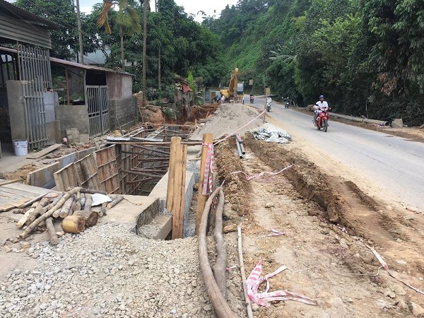 Yên Bái: Sập bờ kè khi đang lắp đường ống, 1 công nhân tử vong