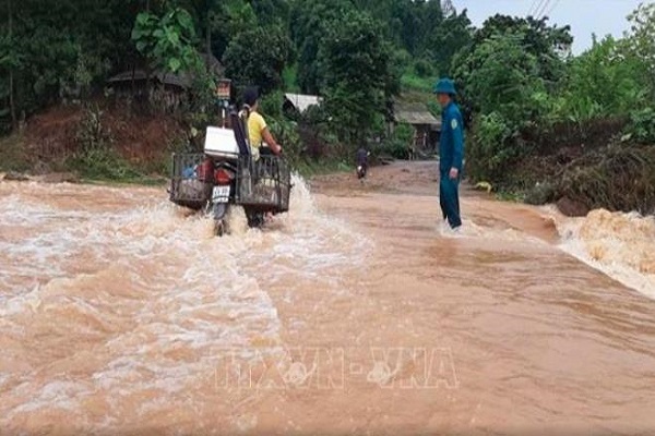 Mưa lớn gây lũ qua ngầm tràn Tân Long, xã Cốc Mỳ, huyện Bát Xát, Lào Cai (Ảnh: TTXVN)